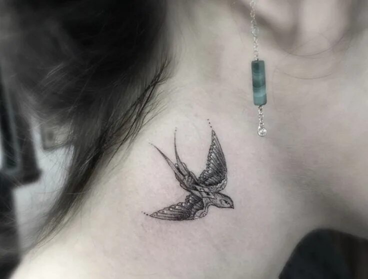 Птички на шее тату фото для девушек Dr. Woo Tattoo Artist Half Needle Tattoo Bird Artistas del tatuaje, Inspiración 