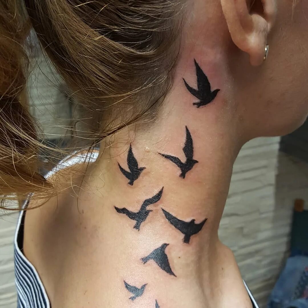 Птички на шее тату фото для девушек Bird Tattoos On The Neck - Drawing Proportions Guide