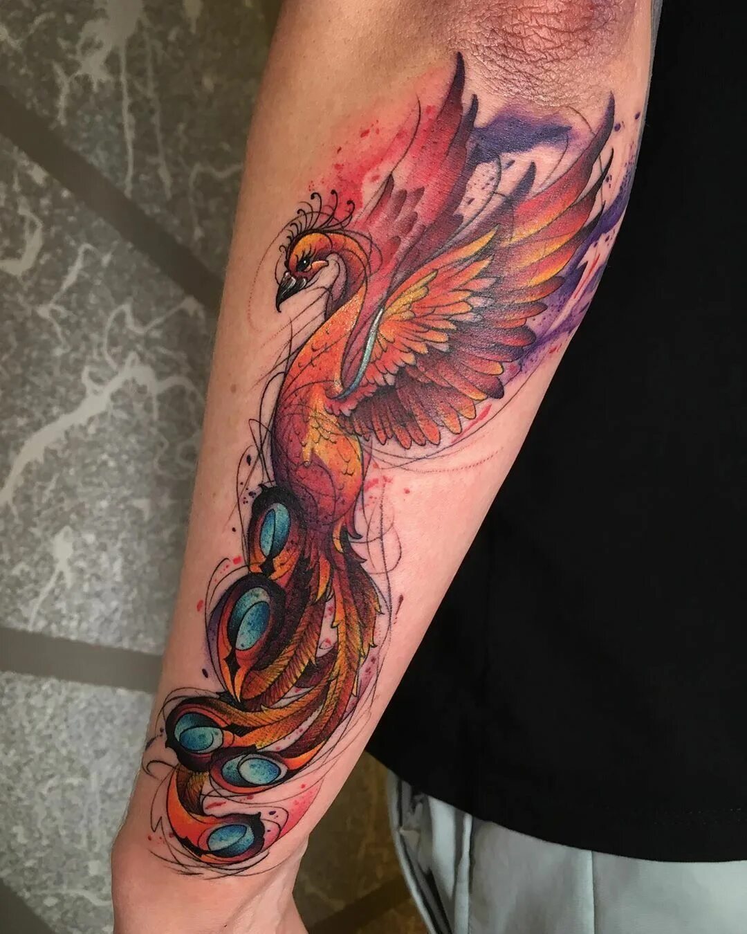 Птица феникс тату фото на руке Fiery Watercolor We love the watercolor-style ink in this piece by Daan Van Den 