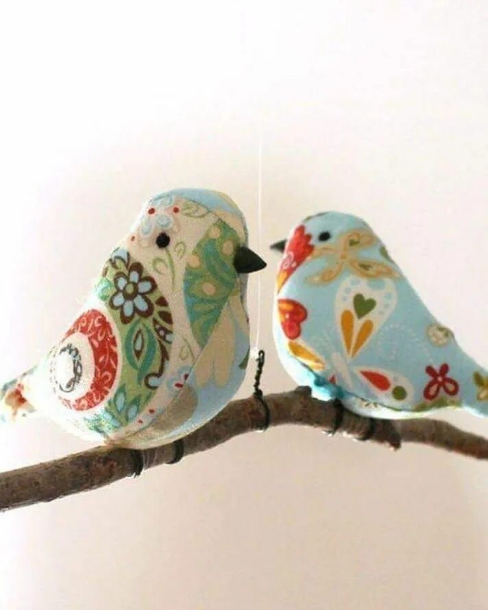 Птицы для декора своими руками Making a Spring Bird Souvenir on Your Own - Alaskacrochet.com #birdfabric Making