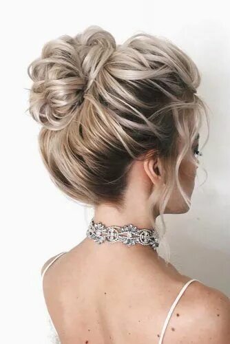 Пучек прическа на короткие волосы Hair Bun For Short Hair: Updo & Half-Up Ideas You Should Try Right Now Short hai