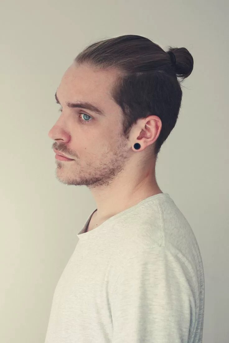 Пучок волос мужская прическа Tumblr Long hair styles men, Top knot hairstyles, Short hair top knot