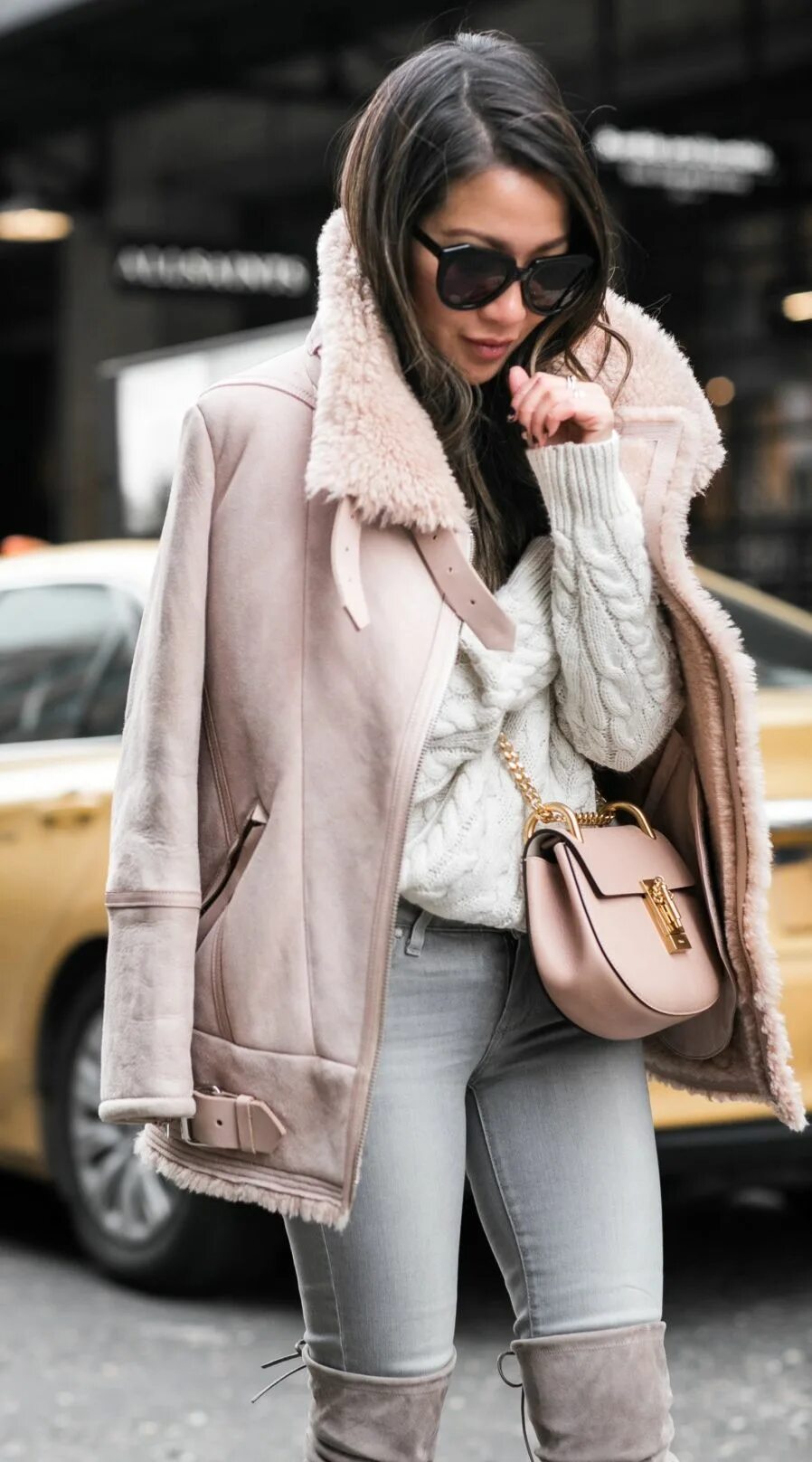 Пудровая куртка с чем носить образ фото Wendy's Lookbook - pink aviator jacket & pink details Chic winter outfits, Winte