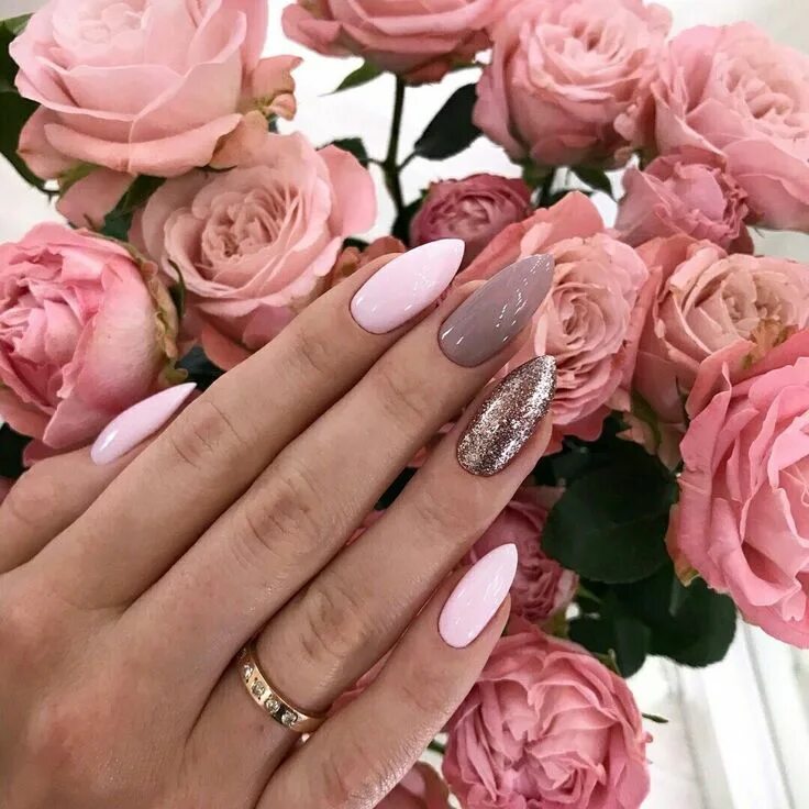 Пудровый маникюр с дизайном Pin on manicure ideas Long nails, Trendy nails, Neutral nails