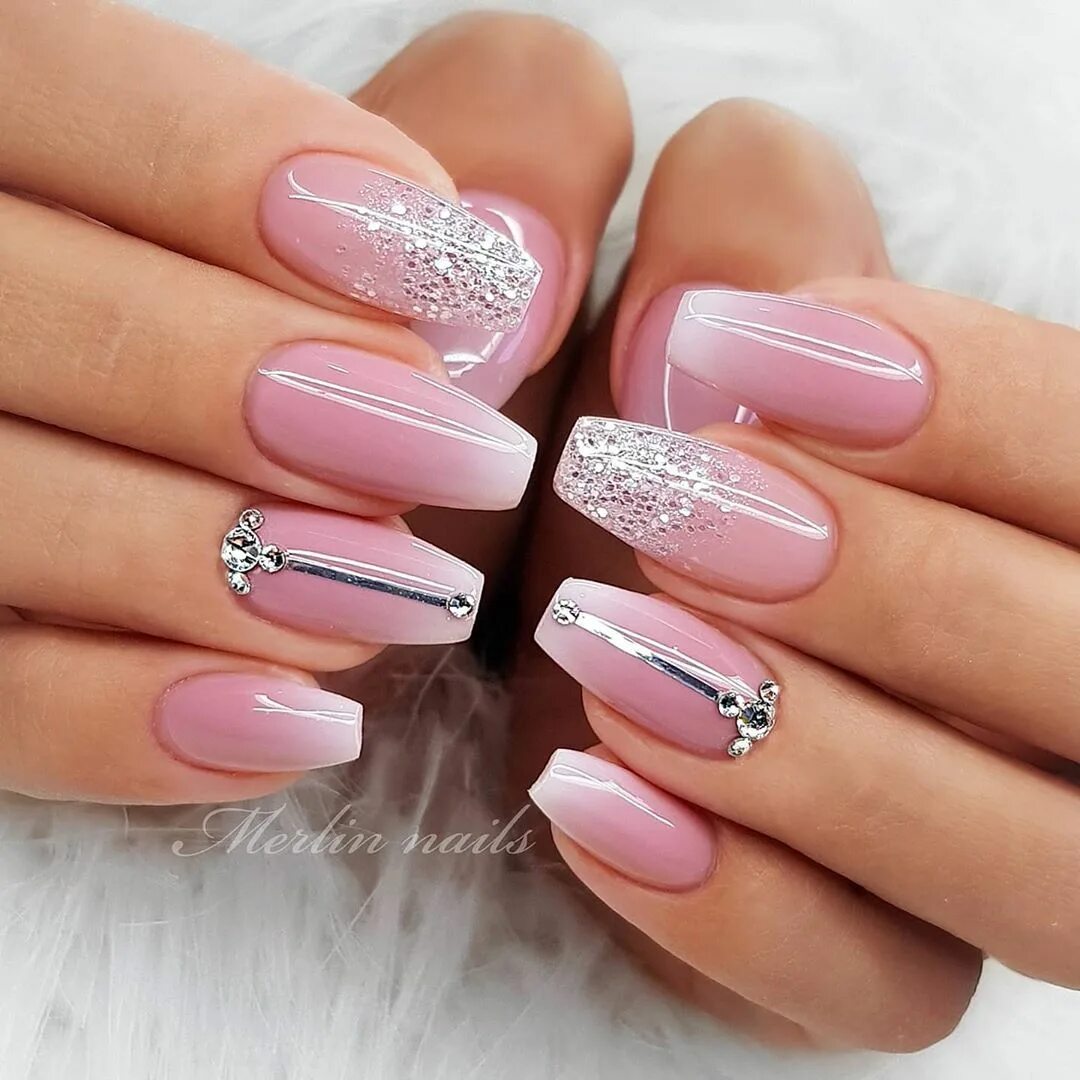 Пудровый маникюр с дизайном Pin by Makeda Serju on nail ideas Nails, French nails, Nail designs