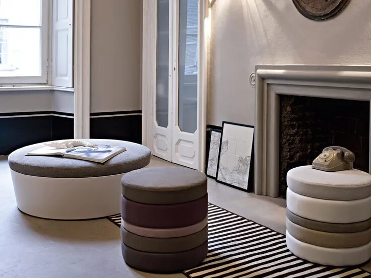 Пуфик в интерьере спальни UPHOLSTERED POUF GEO BY ARKETIPO DESIGN CALVI BRAMBILLA Sofa design, Bean bag ch