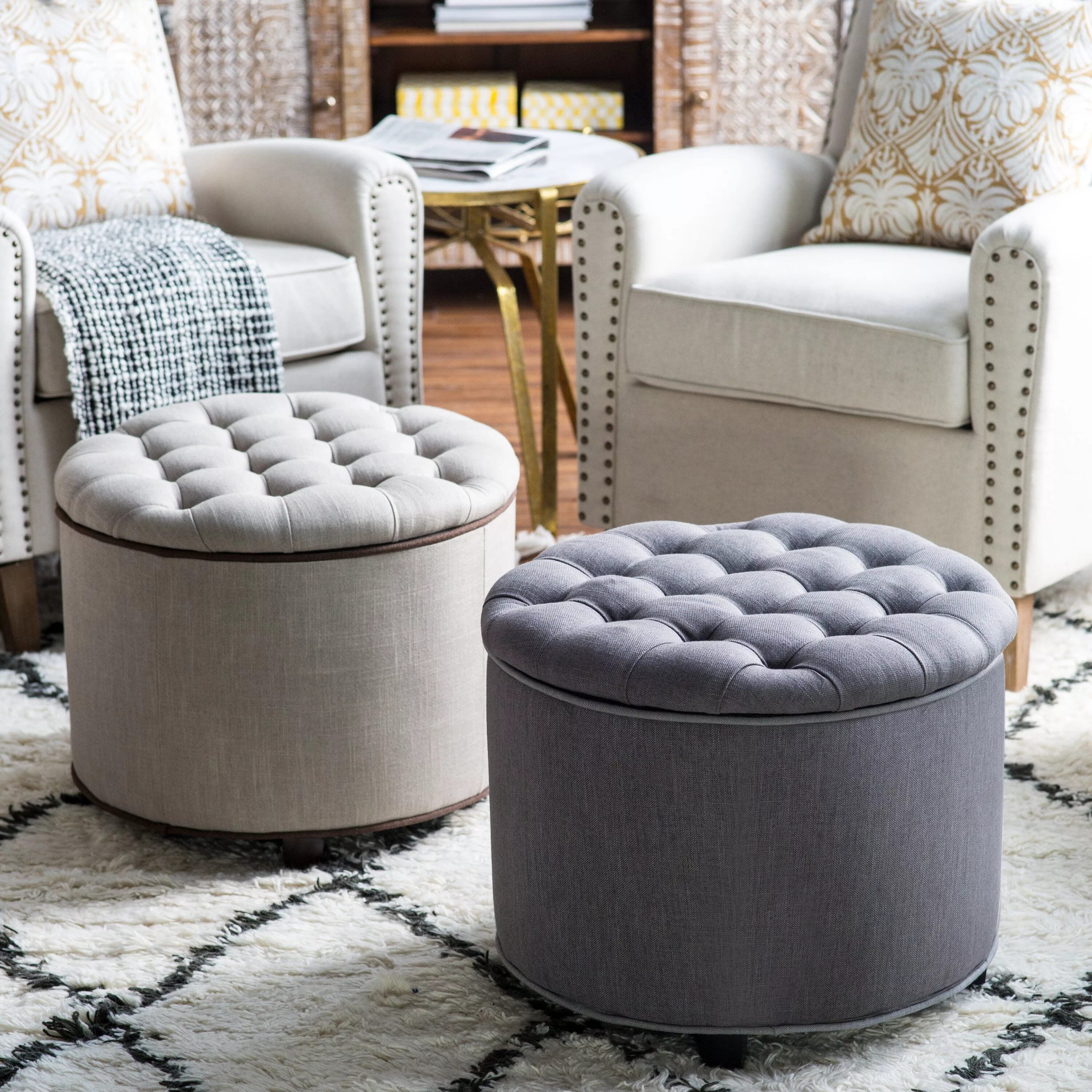 Пуфы в интерьере гостиной фото Belham Living Adeline Tufted Ottoman www.hayneedle.com Wohnen