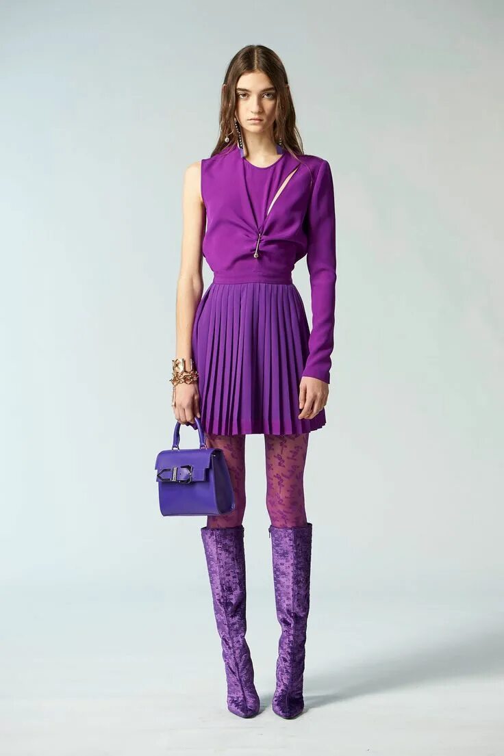 Пурпурный цвет фото в одежде Pin by Fashion week on Versus Versace fall Purple fashion, Purple outfits, Color