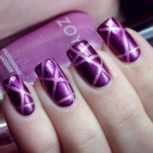 Пурпурный цвет маникюра с дизайном Lucy's Stash Dessins ongles simples, Vernis à ongles, Purple nail