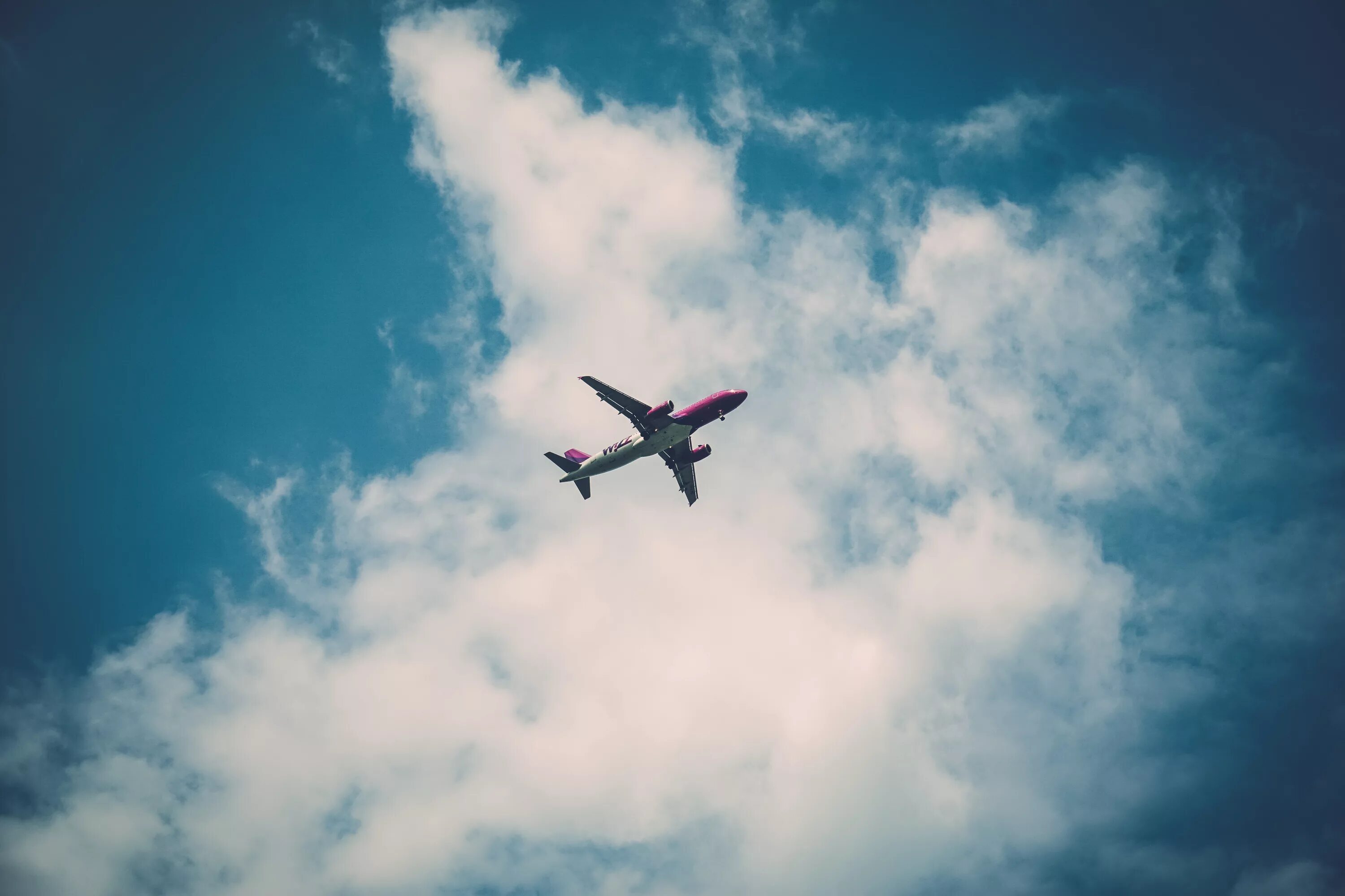 Пустой самолет фото Wallpaper : sky, vehicle, clouds, airplane, blue, Flight, cloud, aviation, wing,