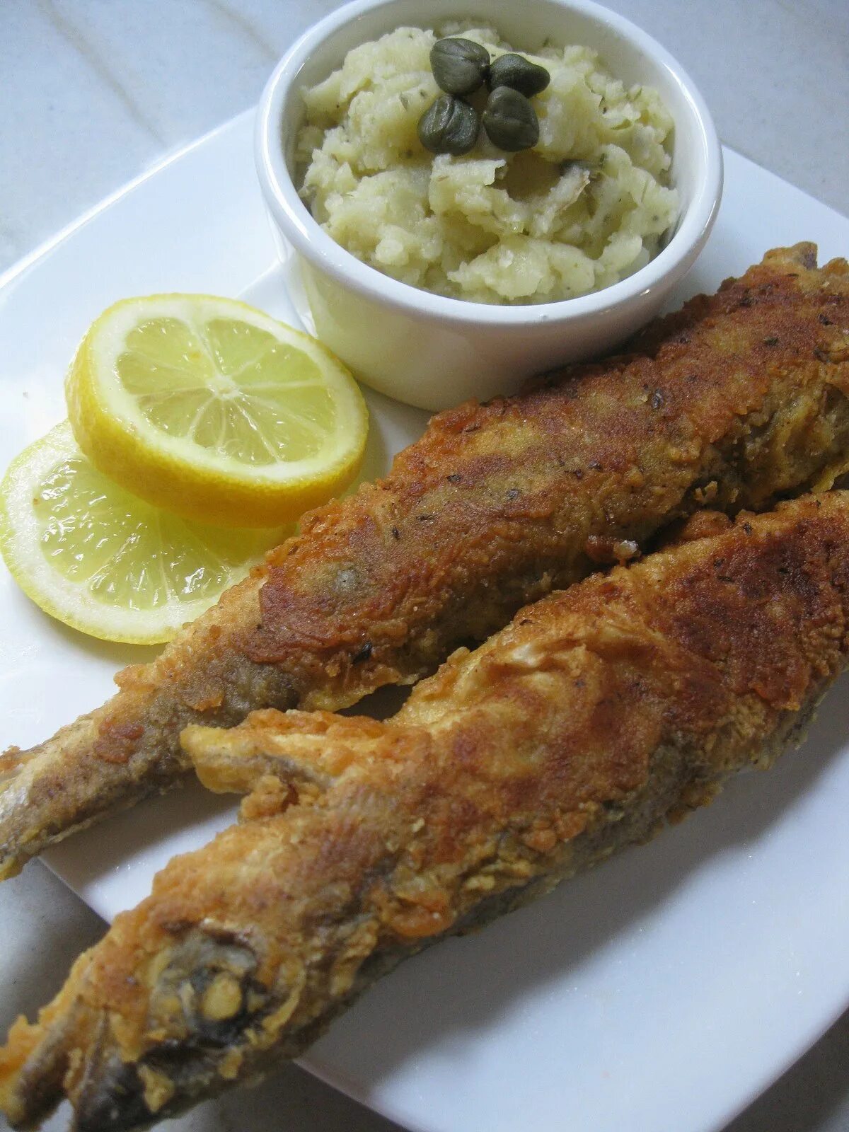 Путассу приготовления с фото Bakaliarakia Tiganita kai Skordalia me Kappari–Fried Whiting with a Caper Skorda