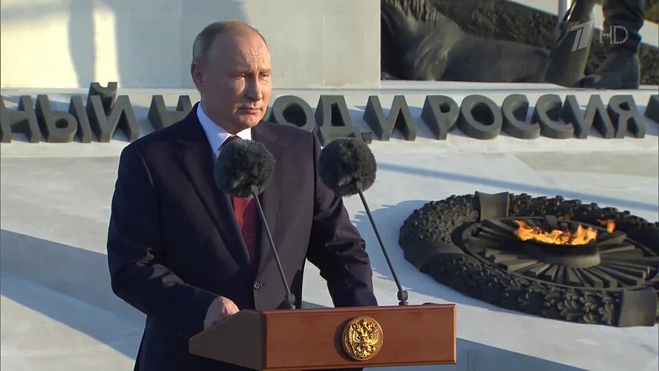 Путин крым фото Владимир Путин в Севастополе возложил цветы к мемориалу всем жертвам Гражданской