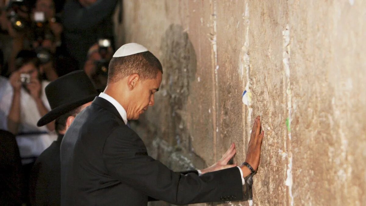 Путин у стены плача фото Losing Faith in the Messiah: Obama Unites Israelis and Arabs in Disappointment -