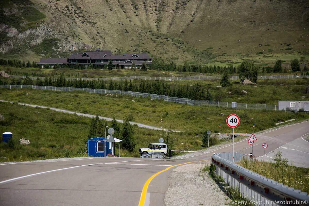 Путин в горном алтае фото Как выглядит дорога к "Даче Путина" на Алтае EZOLOTUHIN Дзен