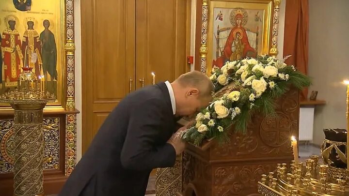 Путин в храме минобороны фото Vladimir Putin celebrated Christmas in the temple in New Ogarevo Society Seldon 