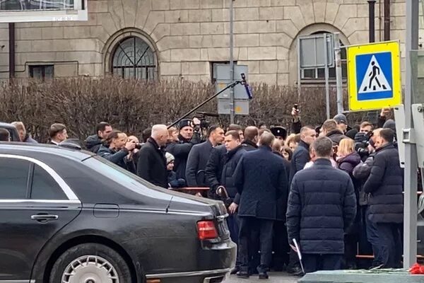 Путин в санкт петербурге 19 сентября фото Путин пообщался с людьми в Санкт-Петербурге: Политика: Россия: Lenta.ru