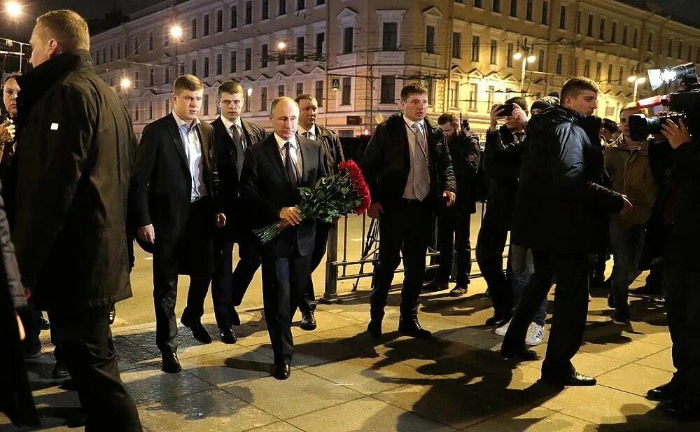 Путин в санкт петербурге 19 сентября фото Путин в день теракта в Петербурге: как менялось лицо президента