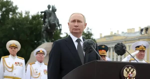 Путин в спб фото Выступление Путина на параде ВМФ в Петербурге вызвало беспокойство в Лондоне - Р