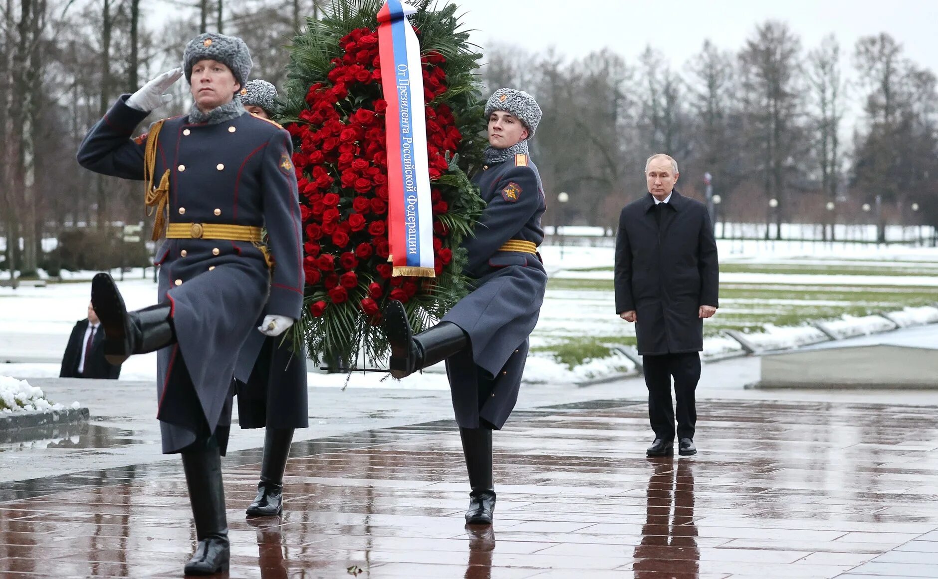 Путин в спб фото Владимир Путин принял участие в памятных мероприятиях, посвящённых 80-й годовщин