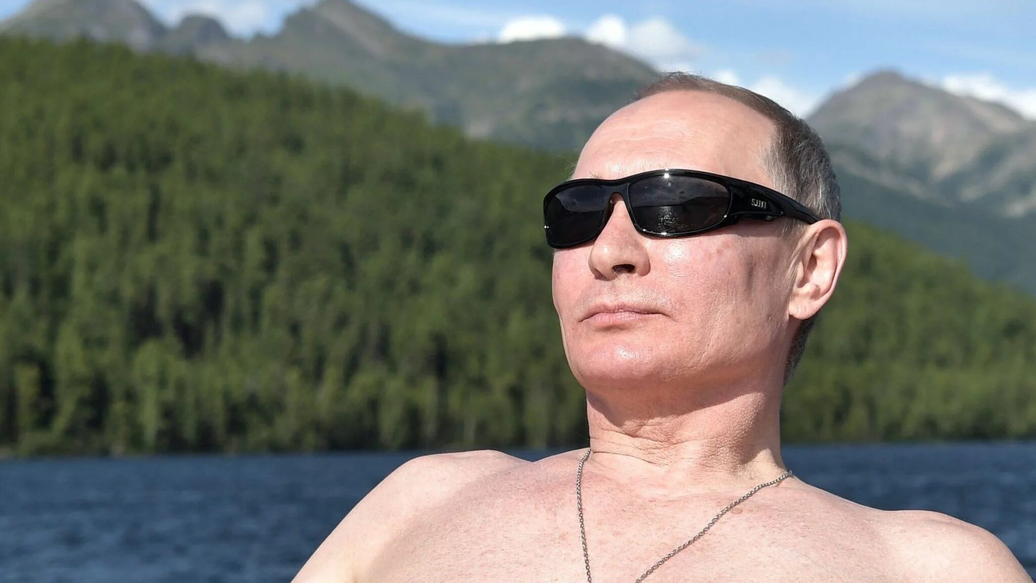 Путин владимир владимирович крутые фото The online bots behind Vladimir Putin's birthday wishes - BBC News