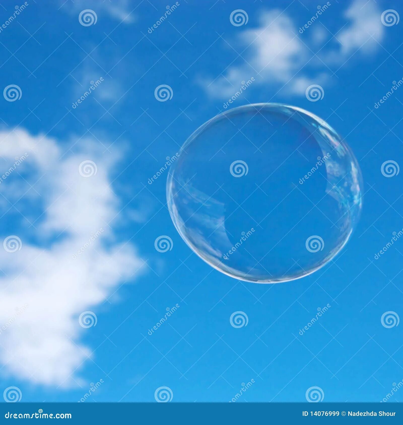 Пузырьки на небе фото Soap bubble in the sky stock image. Image of sphere, fragile - 14076999