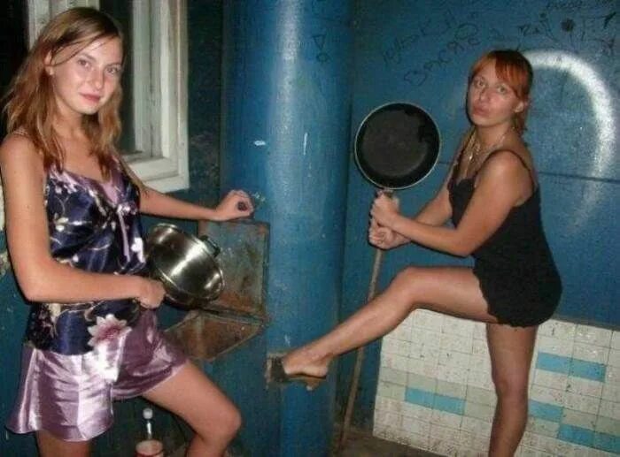 Пьяные девушки в деревне фото Bizarre Photos: Meanwhile In Russia