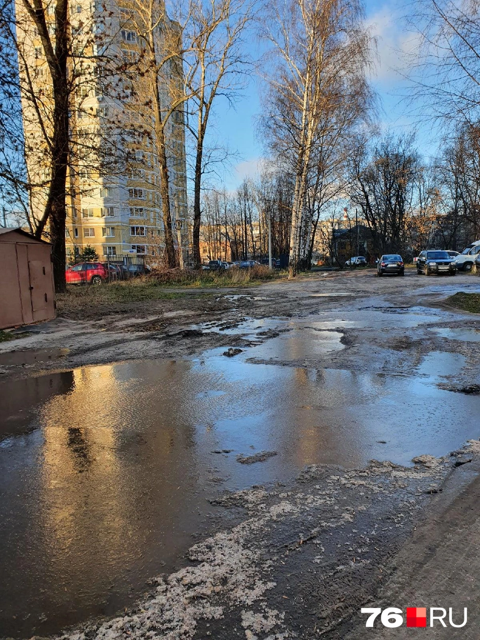 Пятерка ярославль фото Коричневый Ярославль: как город утопает в лужах и грязи шокирующие кадры грязных