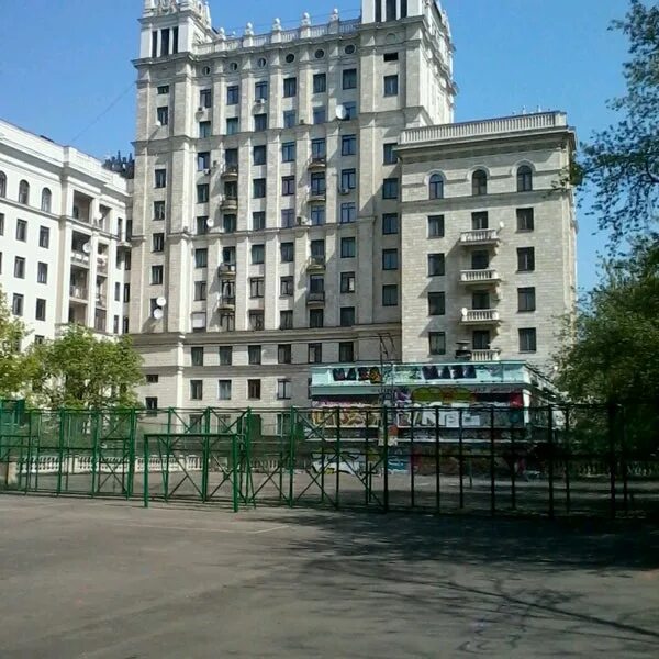 Пятерочка котельническая наб 1 15ка москва фото Детская площадка - Playground in Москва