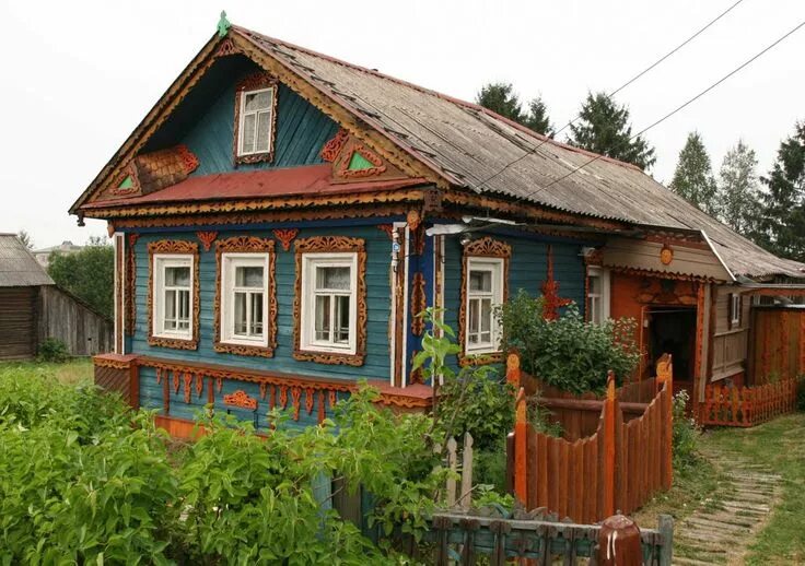 Пятистенный дом в деревне фото Panoramio - Photo of Maison a Goritsy Cottage exterior, Cottage exteriors, Cotta