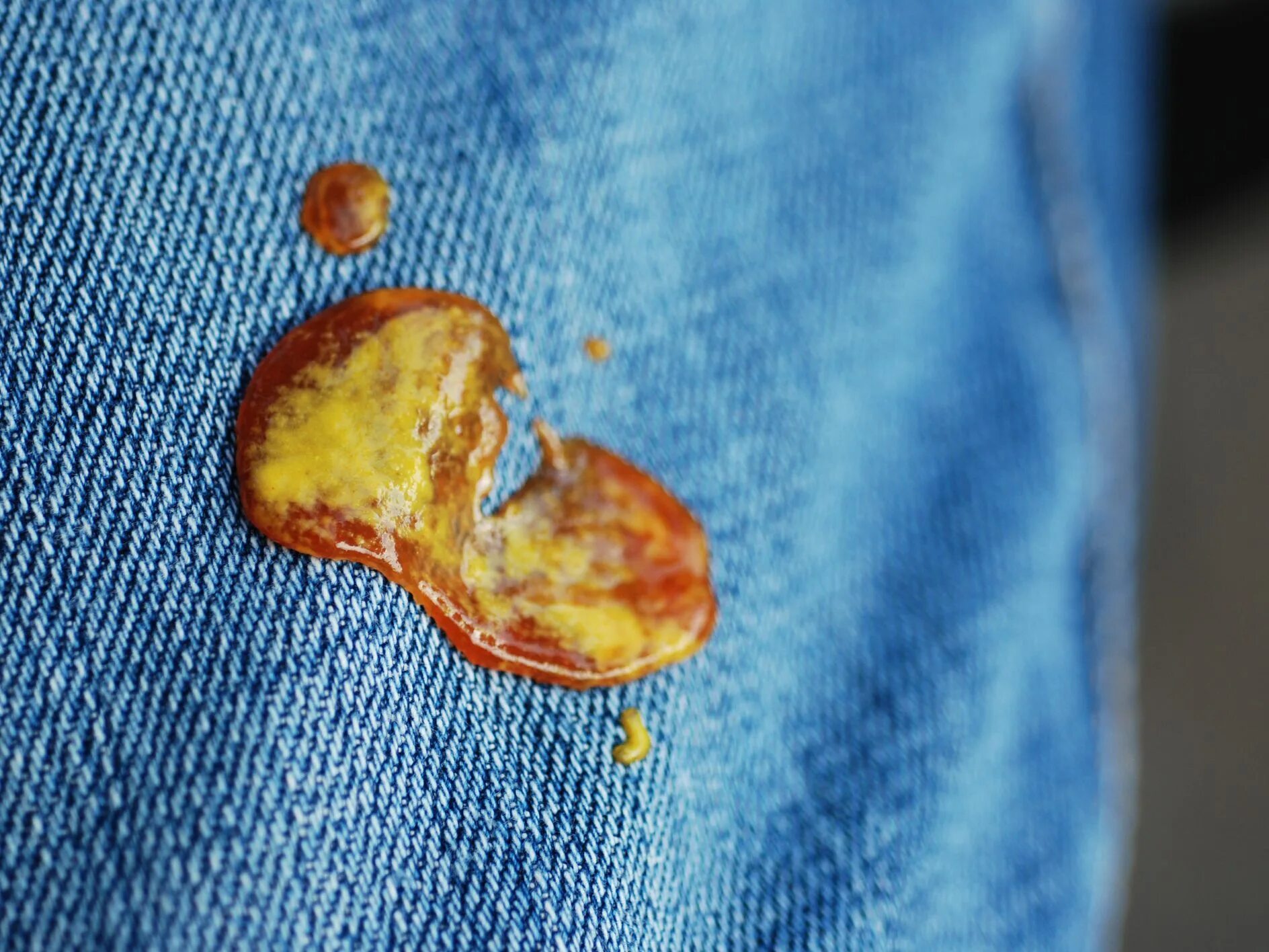 Пятна на одежде фото Expert: How to Get Bad Food Stains Out of Your Clothes