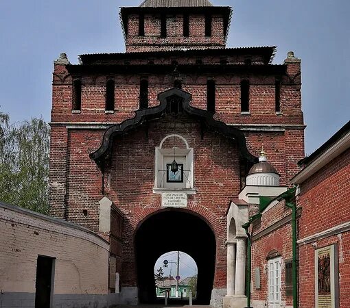 Пятницкие ворота в коломне фото Пятницкие ворота და Kolomna