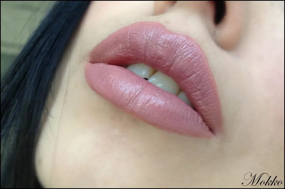 Пыльная роза перманентный макияж Правильный лиловый. Essence. I ♥ nude - longlasting lipstick nude в оттенке № 03