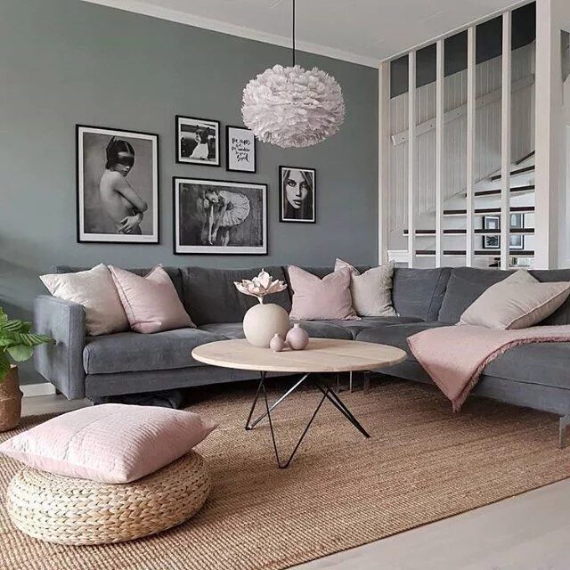 Пыльная роза в интерьере гостиной The gorgeous living room of J S.interior blush pink & grey sofa. could add mor M