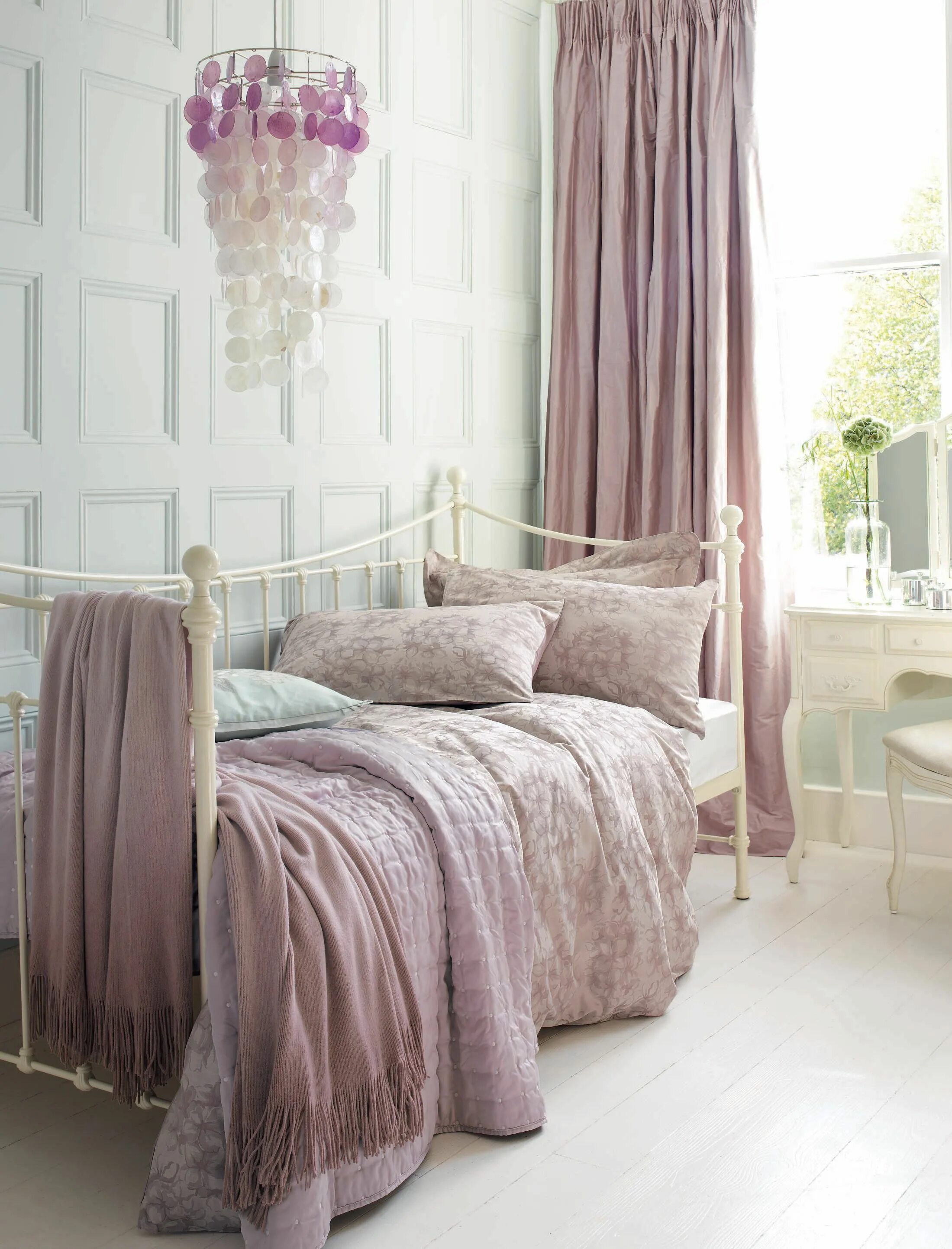 Пыльно розовый цвет в интерьере спальни Spring/Summer 2011 Home Collection by Laura Ashley Decoración de unas, Decoracio