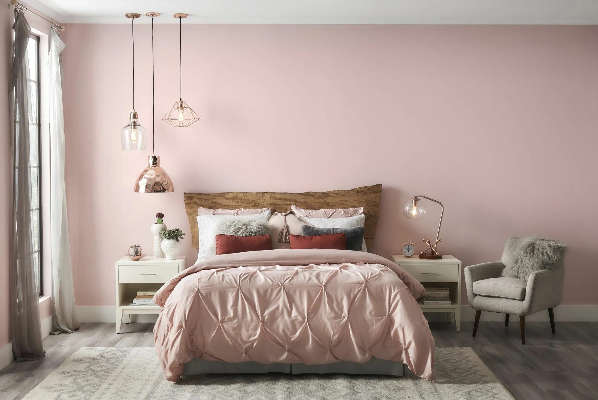 Пыльно розовый в интерьере спальни Blushing SW 6617 by Sherwin-Williams Home decor, Pink home decor, Eclectic bedro