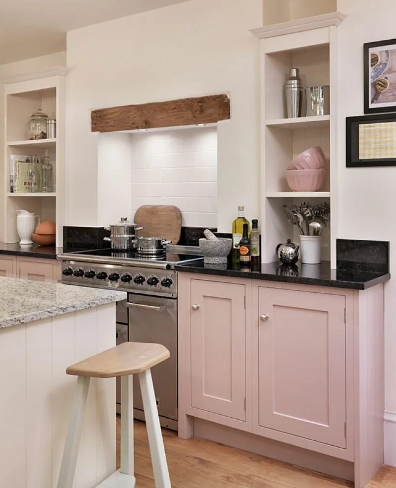 Пыльные цвета в интерьере кухни Shaker Kitchens & Bespoke Design John Lewis of Hungerford Pink kitchen cabinets,