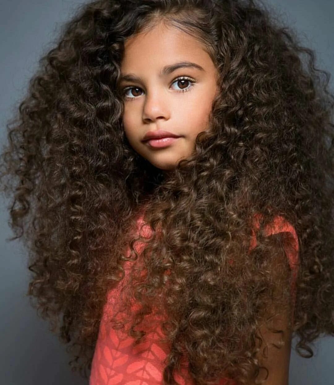 Пышная прическа для девочки Ver esta foto do Instagram de @hhj_army * 3,303 curtidas Curly hair styles, Kids