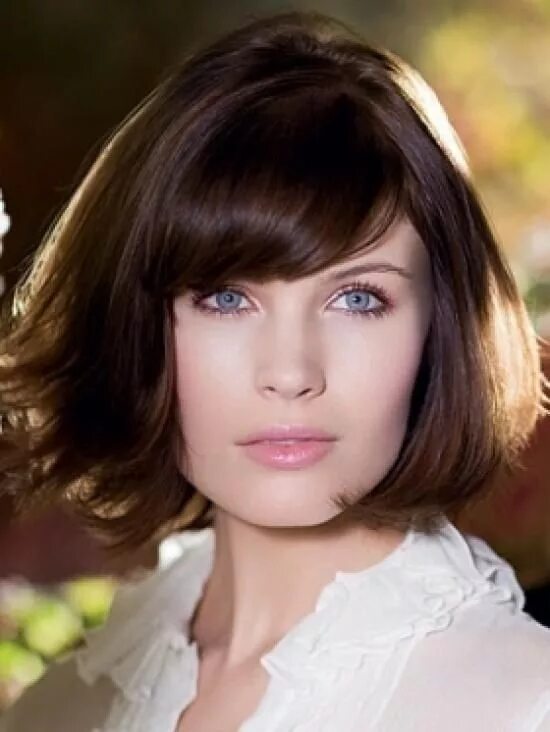 Пышное каре с челкой фото Pin by Ana Carolina Oliveira on Haircuts Medium bob hairstyles, Hair styles 2014