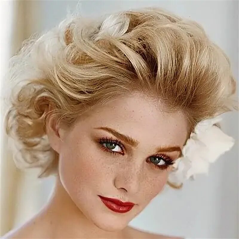 Пышные прически на короткие волосы vintage wedding makeup - Google Images Wedding makeup vintage, Short bridal hair