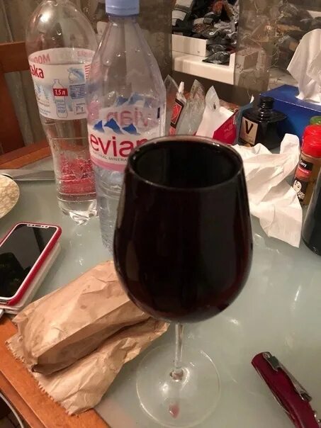 Пью вино дома фото The same case when the doctor said that one glass of wine a day would be useful 