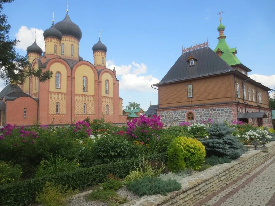 Пюхтицкий монастырь фото Пюхтицкий женский монастырь в Курэмяэ, Estonia. 20520. Photos by Nataly Kybalchy