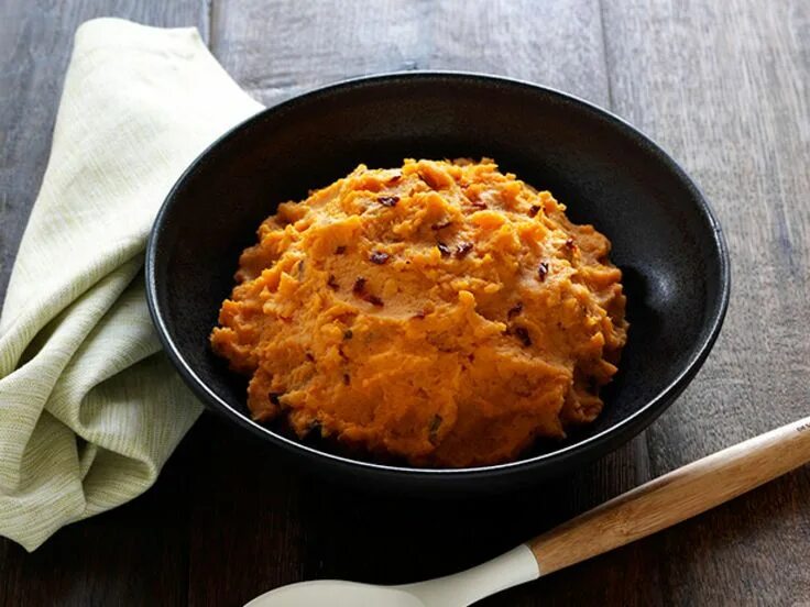 Пюре из батата рецепты приготовления с фото Chipotle Smashed Sweet Potatoes Recipe Thanksgiving recipes side dishes, Sweet p