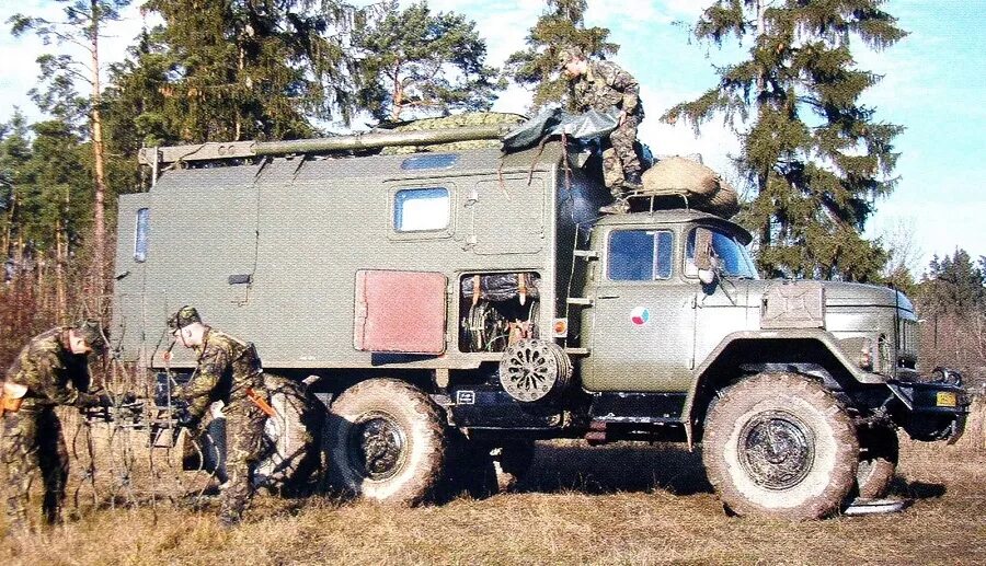 Р 409 радиорелейная станция фото Советский военный грузовик: родословная армейского автомобиля ЗИЛ-131 - ЯПлакалъ