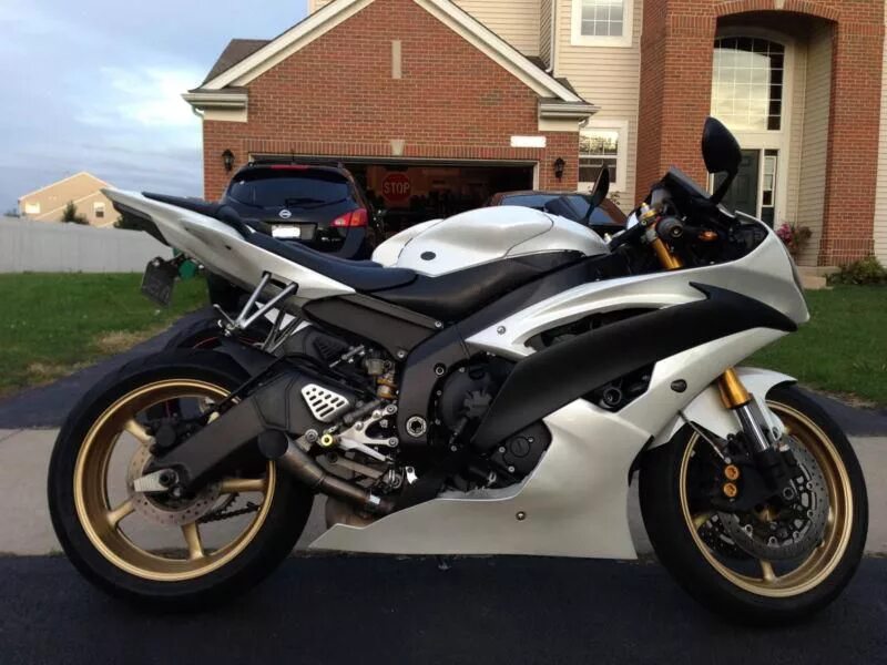 Р 6 фото 2009 Yamaha R6 R ALMOST NEW RARE, Pearl White for sale on 2040-motos