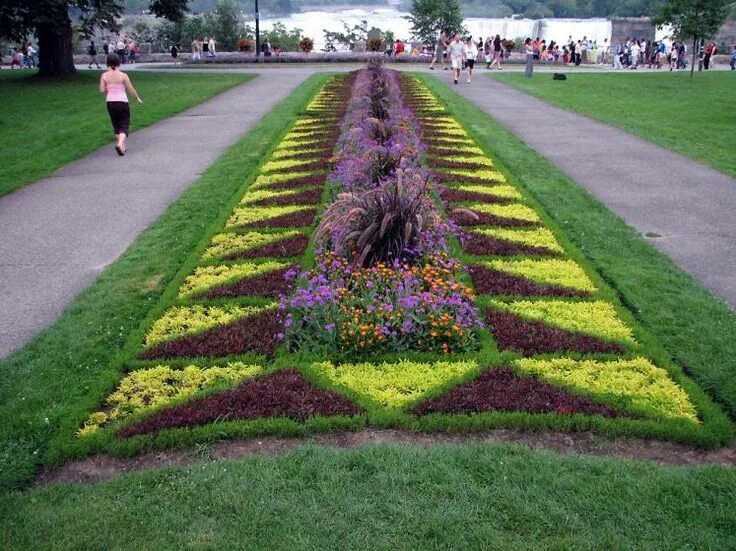 Рабатка в ландшафтном дизайне Interesting Flower Bed Design Flower bed designs, Beautiful gardens, Front yard 