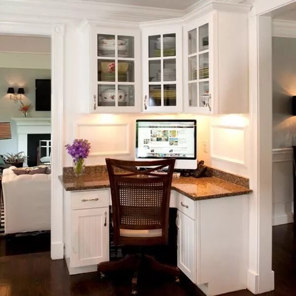 Рабочая зона угловая фото Traditional Home Office with Built-in Furniture