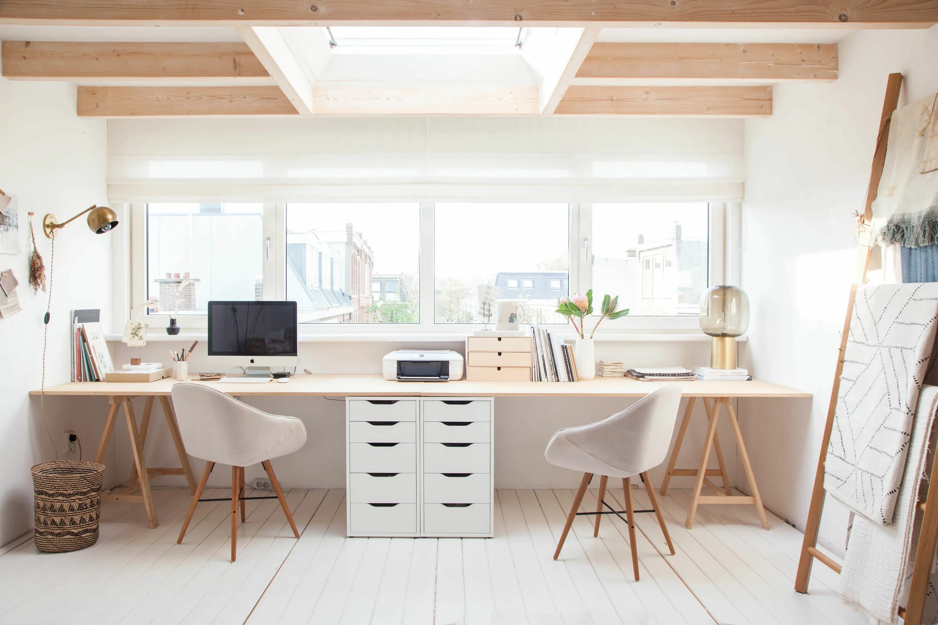 Рабочее место дизайнера интерьера Light Attic Home Office Of Interior Stylist Holly Marder Wohnung, Heimbüro, Wohn