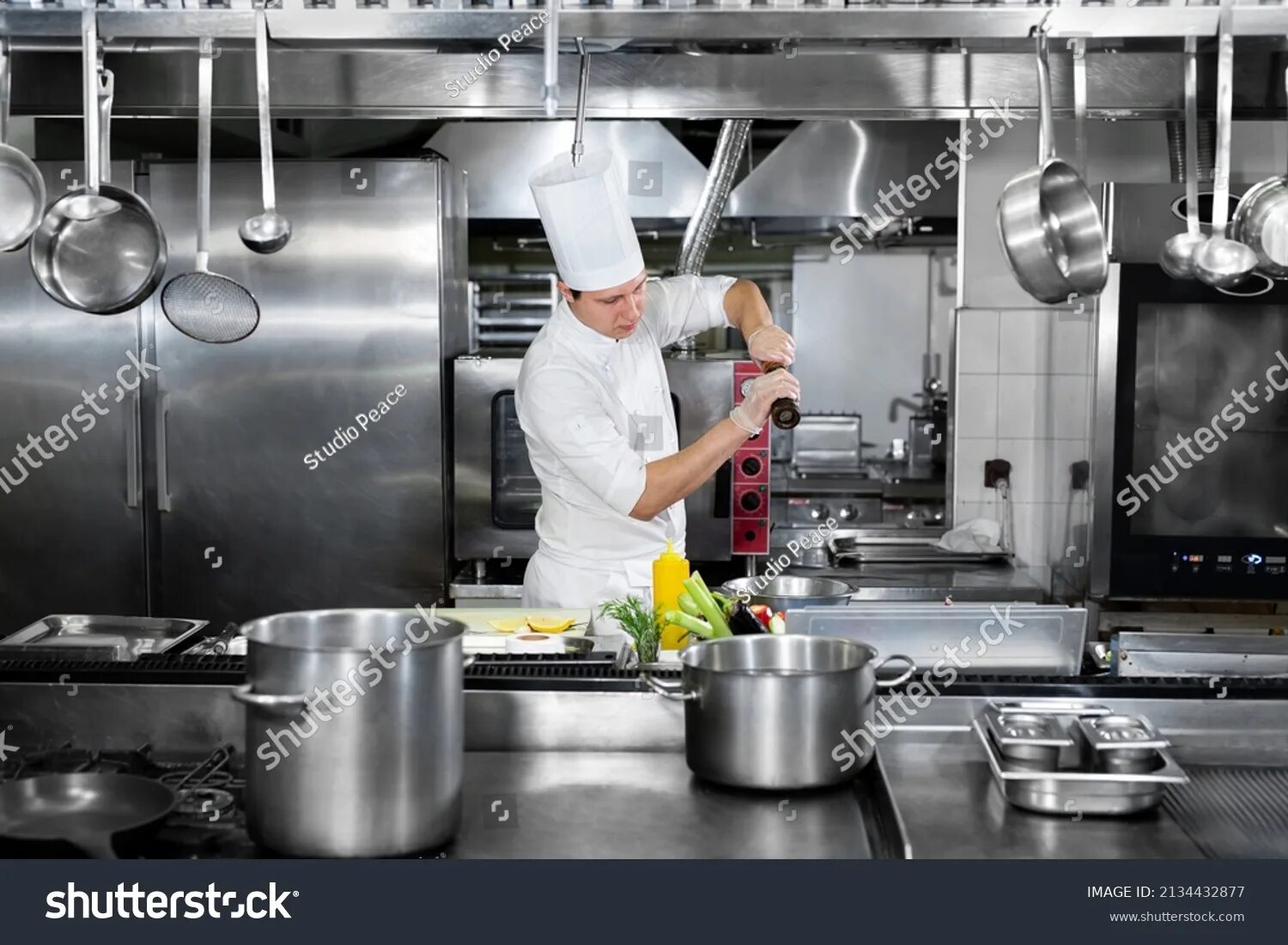 Рабочие кухни фото 61,303 Cooking Commercial Kitchen Images, Stock Photos & Vectors Shutterstock