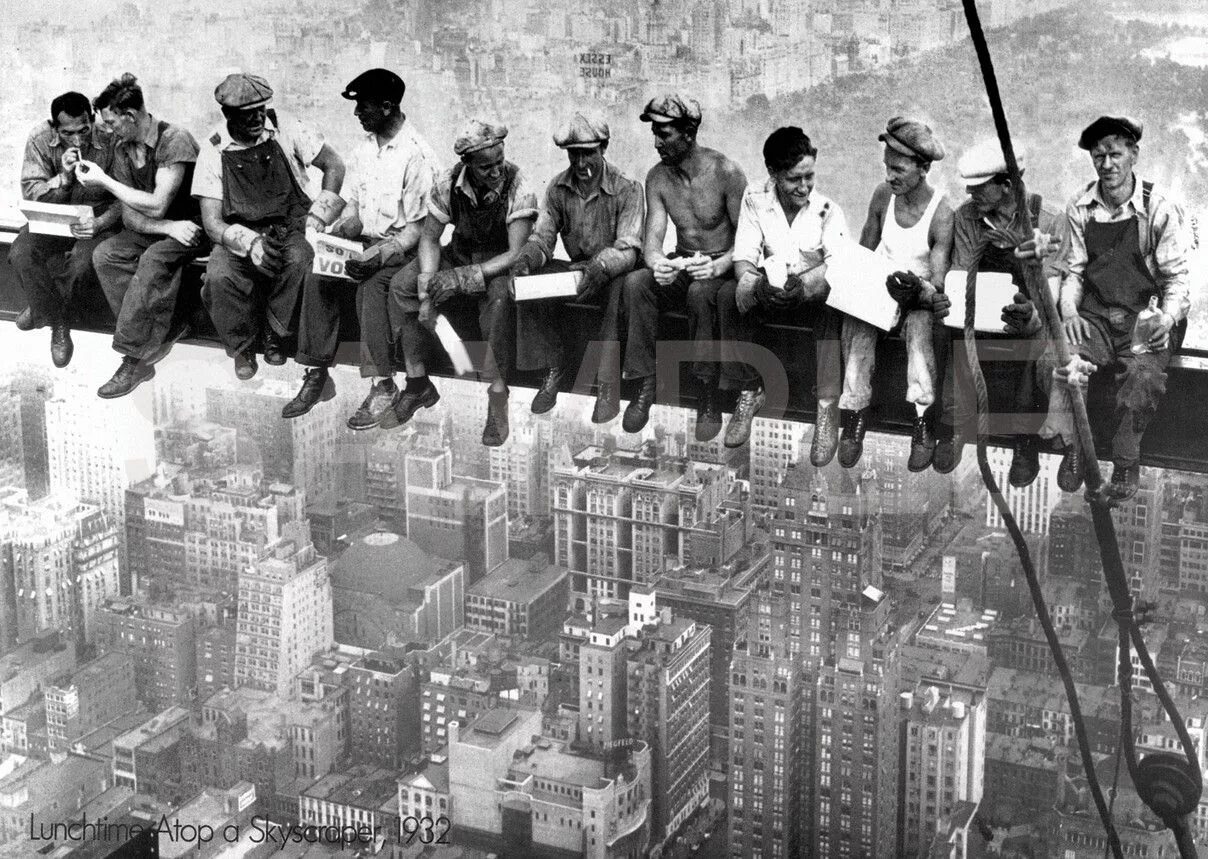 Рабочие на газе фото CharlesC.Ebbets/Bettmann/CorbisConstruction workers eat their lunches atop a ste