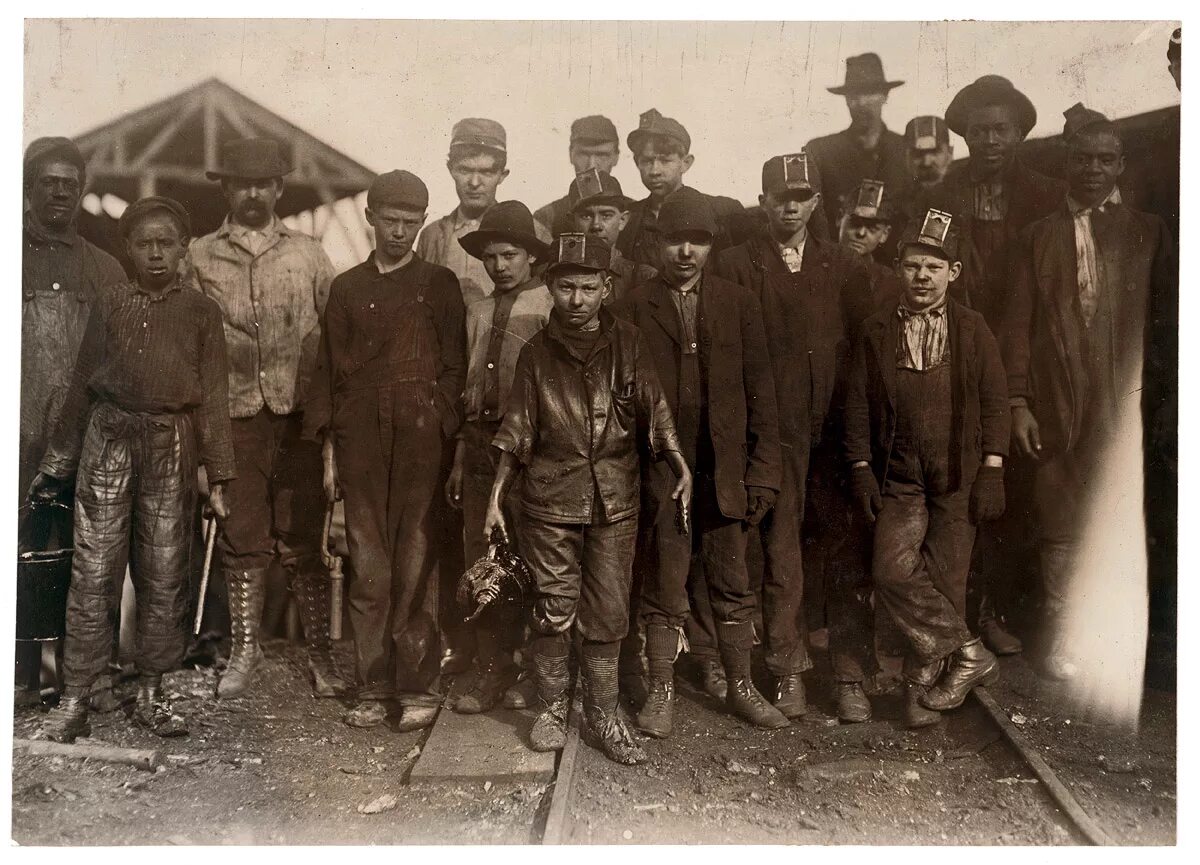 Рабочие начала 20 века фото Файл:Alabama young miners 19 cent.jpg - Википедия